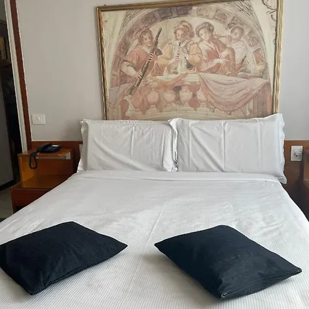 La Bussola Отель 3*