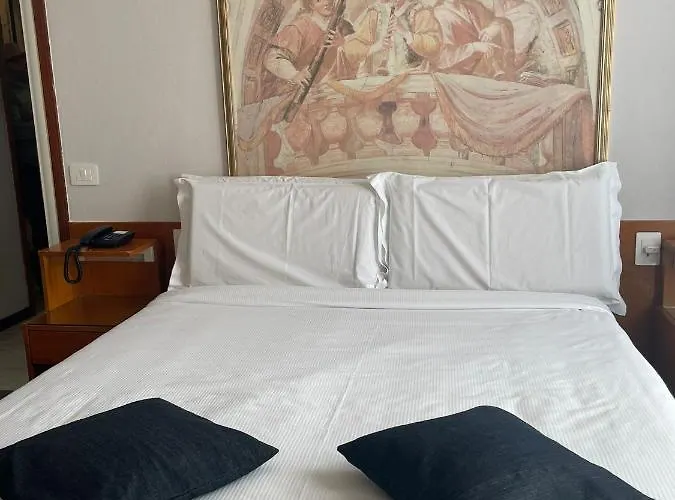 La Bussola Hotell 3*