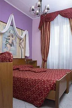 La Bussola Hotell 3*